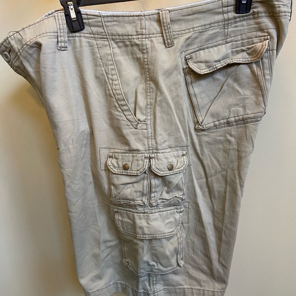 Mens cargo shorts - Picture 3 of 5
